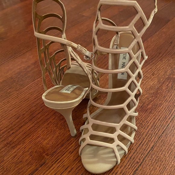 Cut Out Steve Madden Heels - Picture 2 of 3